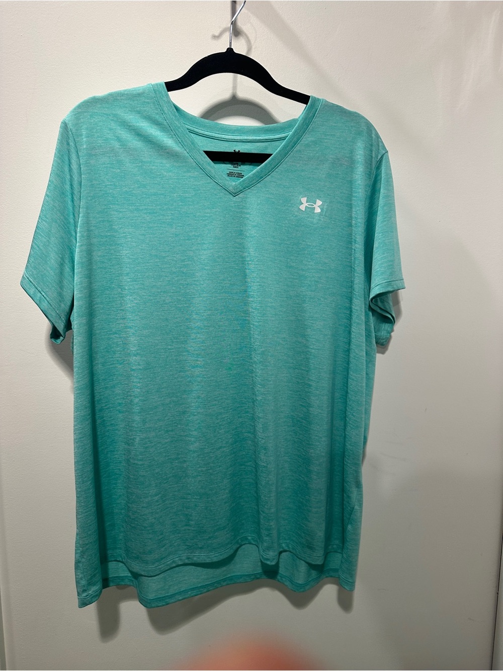 Under Armour Women’s Light turquoise V-Neck Performance Tee 1X - Picture 3 of 5